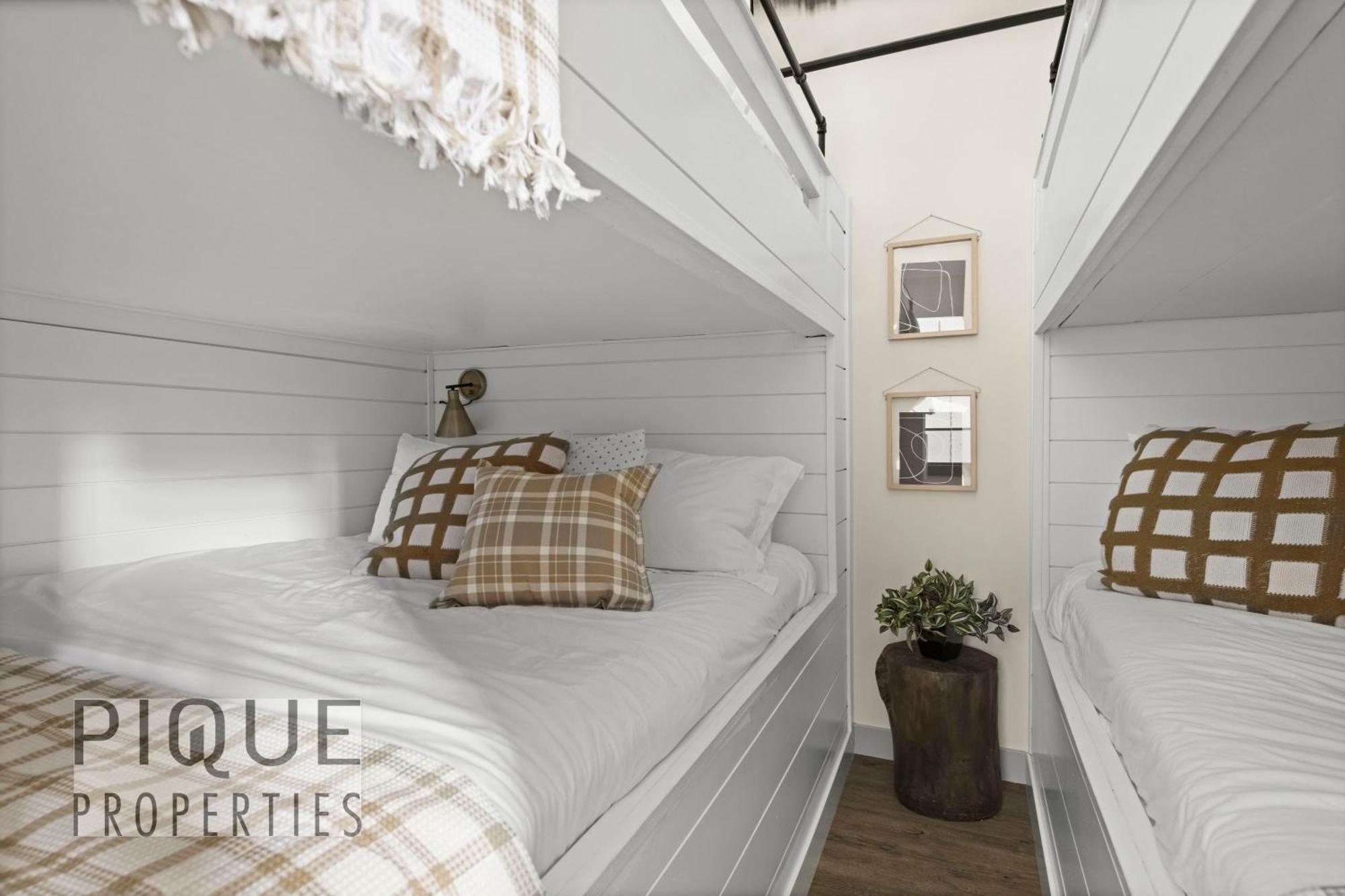 Mountain Loft Retreat, Heated Pool & Hot Tub, Ug Parking, Balcony, Wifi! Leilighet Canmore Eksteriør bilde