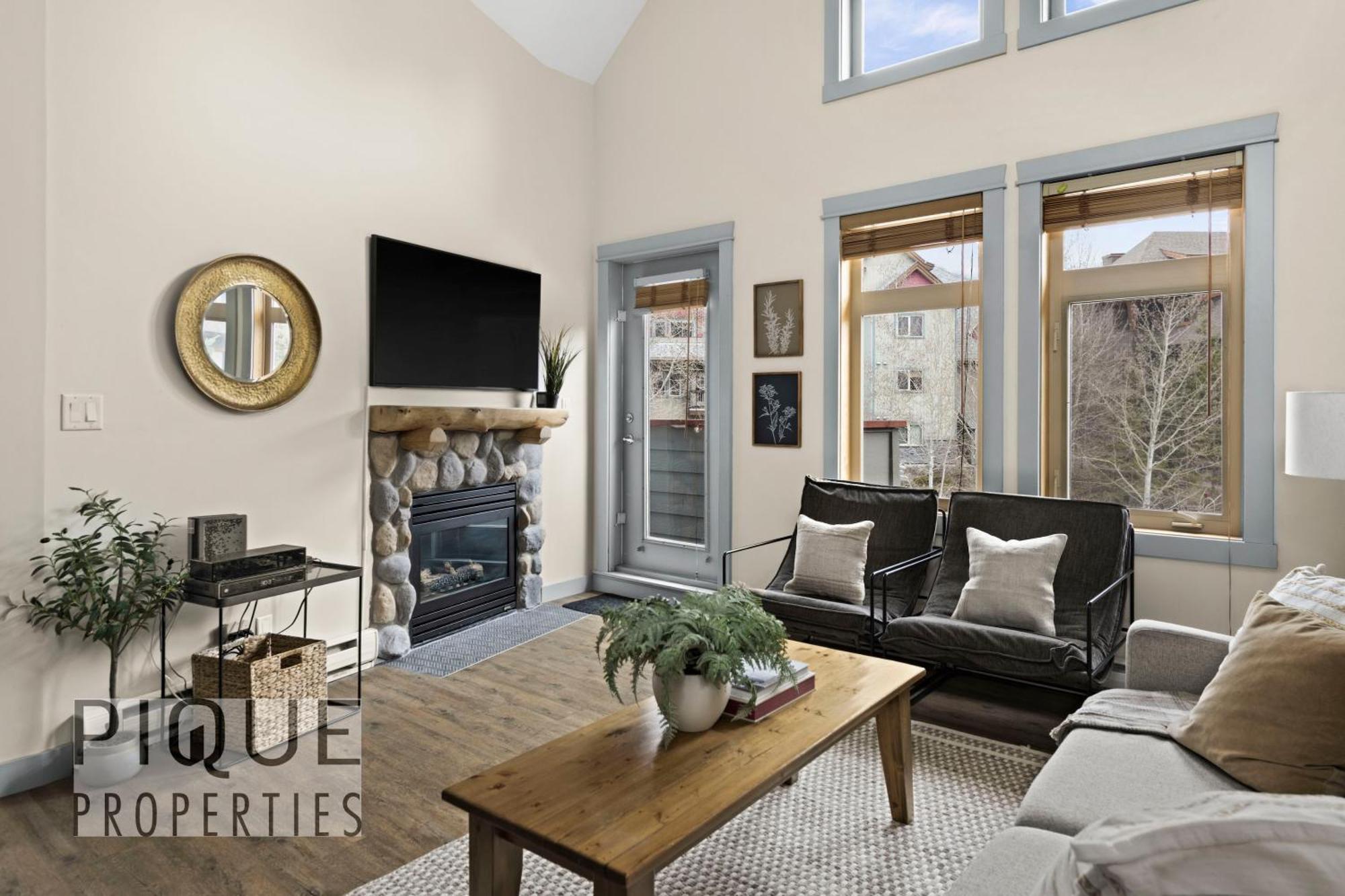 Mountain Loft Retreat, Heated Pool & Hot Tub, Ug Parking, Balcony, Wifi! Leilighet Canmore Eksteriør bilde
